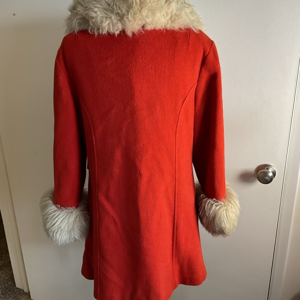 25. Vintage Retro 60s 70s Sears Red and Cream Pea Coat with Luxurious Fur Collar - Picture 7 of 16